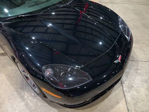 Used 2007 Chevrolet Corvette Coupe w/ Performance Package RWD image 18