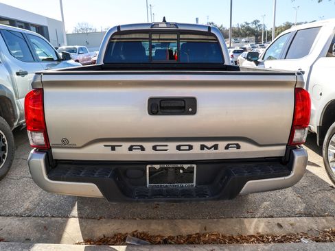 Used 2022 Toyota Tacoma SR w/ SR Convenience Package image 9