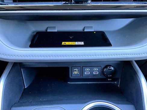 Used 2023 Toyota Highlander XLE FWD image 17