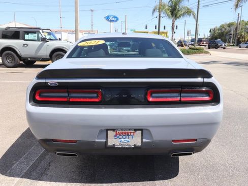 Used 2021 Dodge Challenger SXT w/ Driver Convenience Group RWD image 10