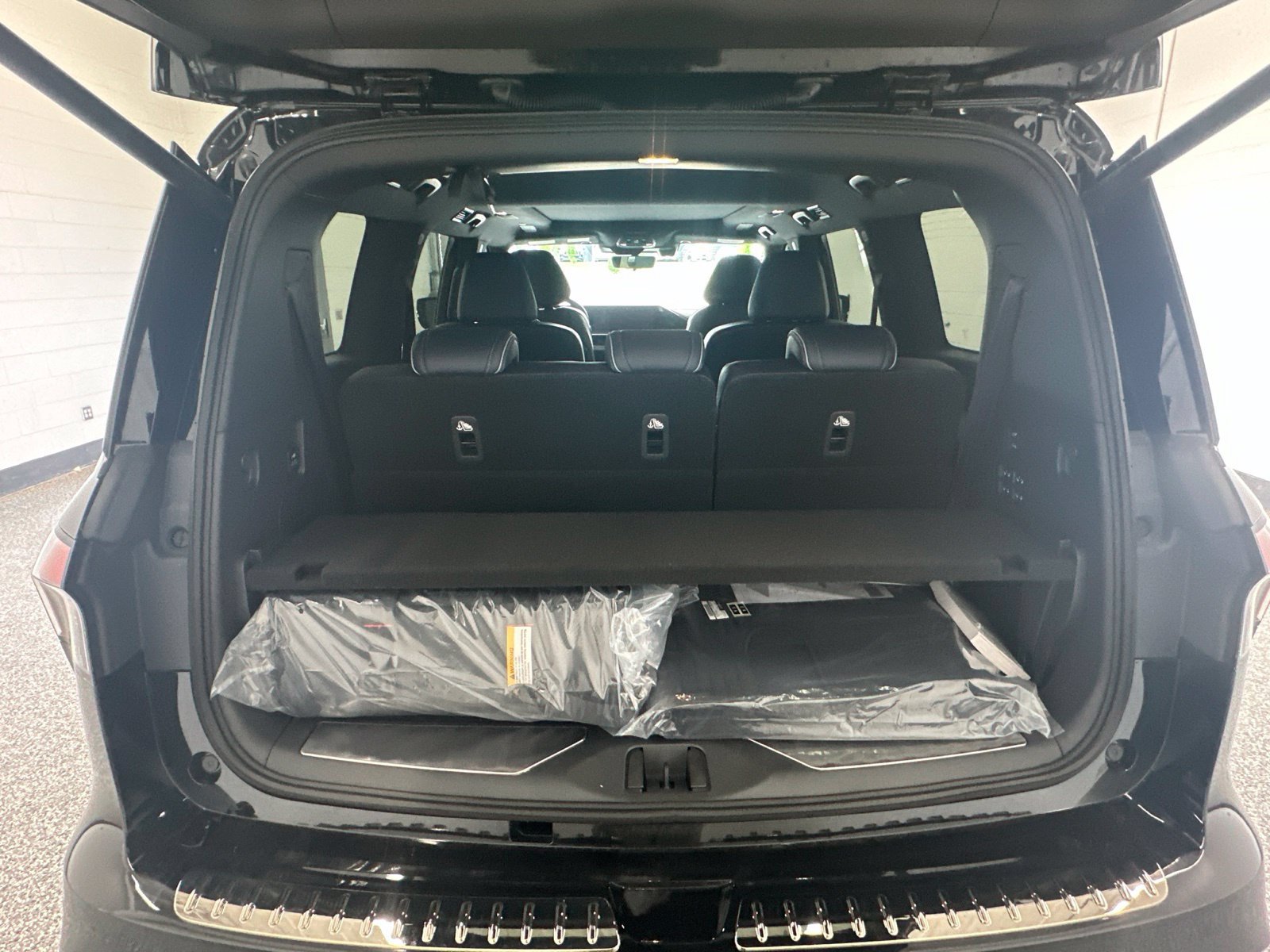 New 2027 INFINITI QX80 Sensory w/ Sport Exterior Package AWD/4WD image 11