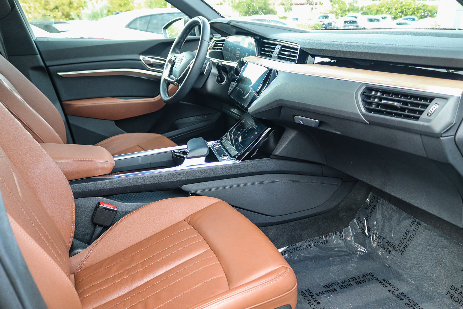 Used 2024 Audi Q8 e-tron Premium Plus AWD/4WD image 18