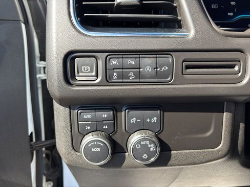 Used 2022 Chevrolet Suburban Premier image 28