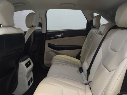Used 2018 Ford Edge Titanium w/ Technology Package AWD/4WD image 18