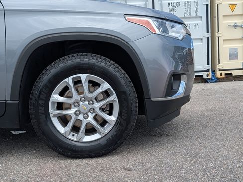 Used 2020 Chevrolet Traverse LT FWD image 11
