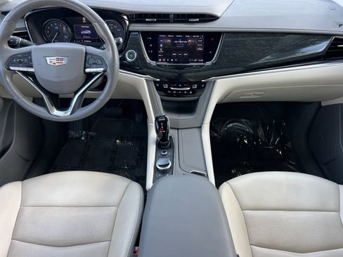 Used 2022 Cadillac XT6 Premium Luxury w/ Technology Package image 3