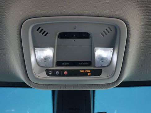 Used 2019 Chevrolet Traverse RS image 26