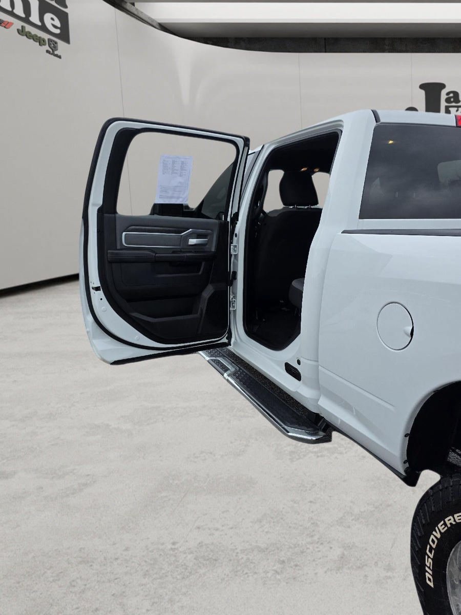 Used 2022 RAM 2500 Big Horn AWD/4WD image 48