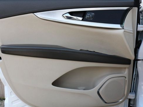 Used 2019 Lincoln Nautilus FWD image 18