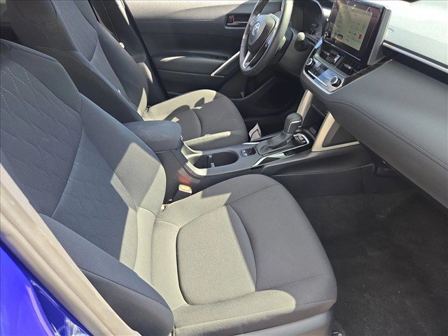 Used 2025 Toyota Corolla Cross LE FWD image 18