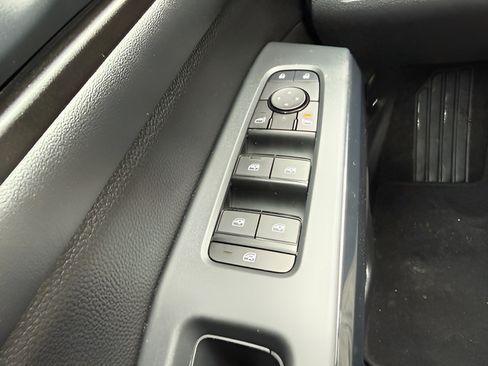 Used 2024 Nissan Pathfinder SV AWD/4WD image 23