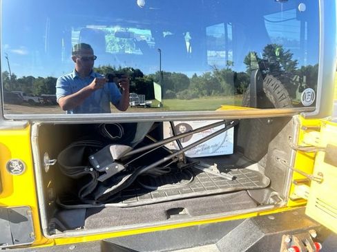Used 2015 Jeep Wrangler Unlimited Rubicon AWD/4WD image 23