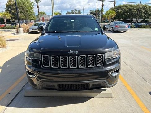 Used 2018 Jeep Grand Cherokee Laredo AWD/4WD image 2