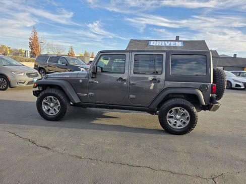 Used 2018 Jeep Wrangler Unlimited Rubicon w/ Connectivity Group image 8