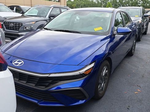 Used 2024 Hyundai Elantra SEL image 1