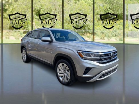 Used 2021 Volkswagen Atlas Cross Sport SE image 3