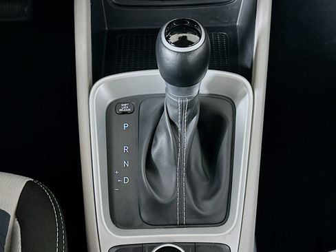 Used 2025 Hyundai Venue SEL FWD image 23