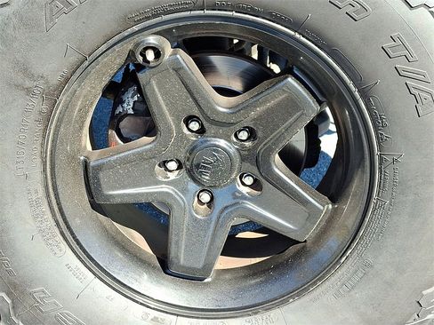 Used 2016 Jeep Wrangler Unlimited Rubicon image 8