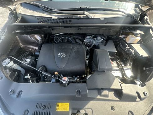 Used 2019 Toyota Highlander XLE FWD image 34