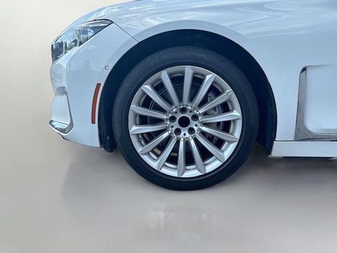 Used 2022 BMW 740i w/ Premium Package RWD image 13