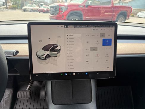 Used 2022 Tesla Model Y Long Range image 14