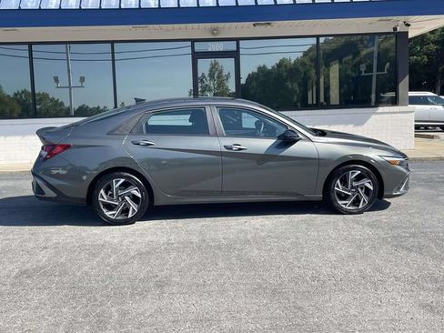 Used 2025 Hyundai Elantra Sport FWD image 7