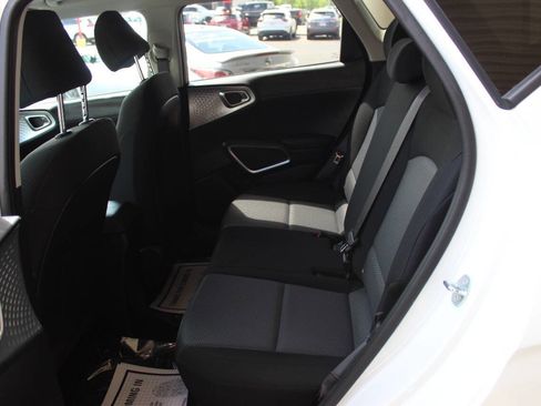 Used 2025 Kia Soul LX w/ LX Technology Package FWD image 14
