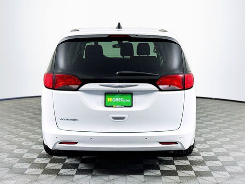 Used 2020 Chrysler Voyager L FWD image 7