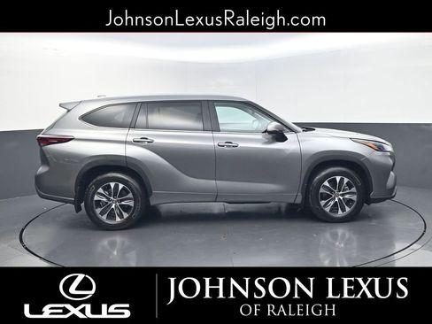 Used 2026 Toyota Highlander XLE image 6