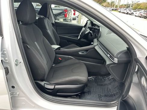 Used 2025 Hyundai Elantra SEL FWD image 29