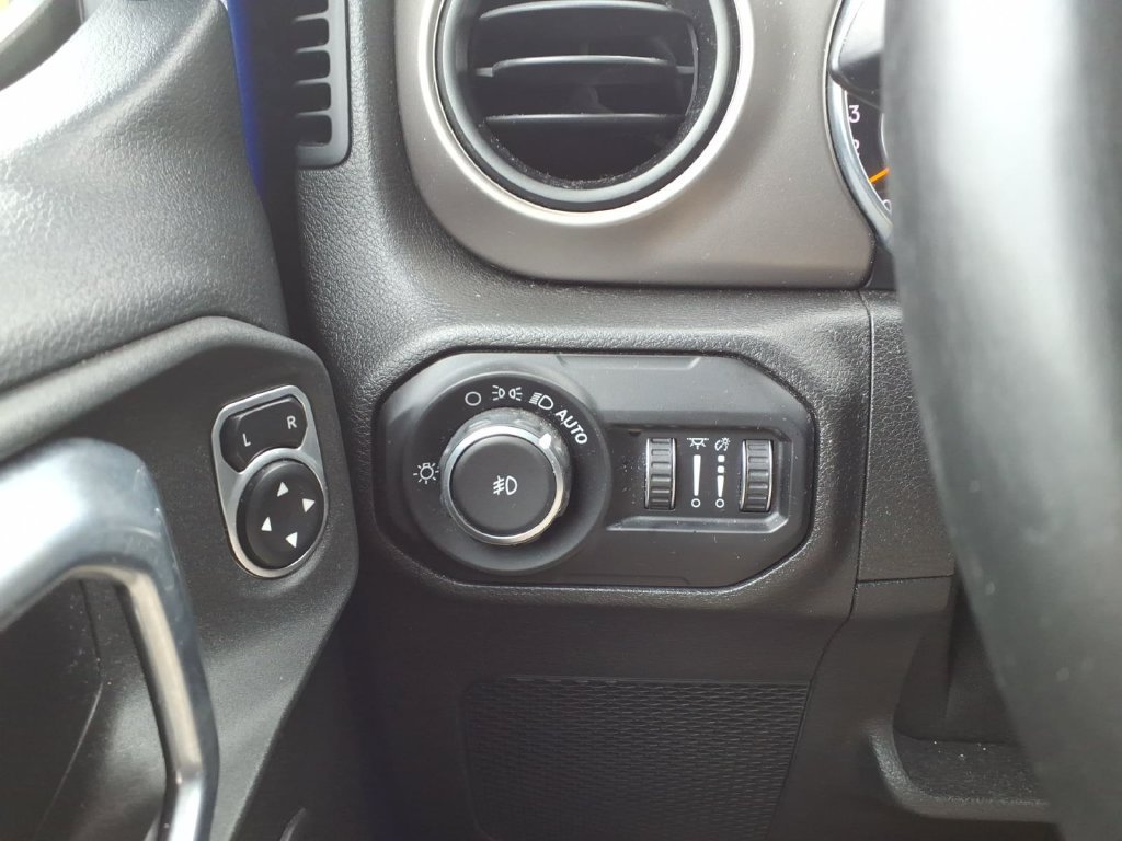 Used 2018 Jeep Wrangler Unlimited Sport S AWD/4WD image 13