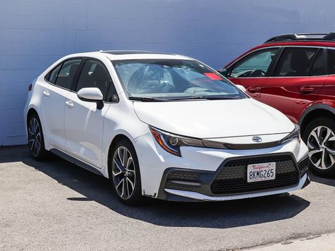 Used 2020 Toyota Corolla SE w/ SE Premium Package FWD image 3