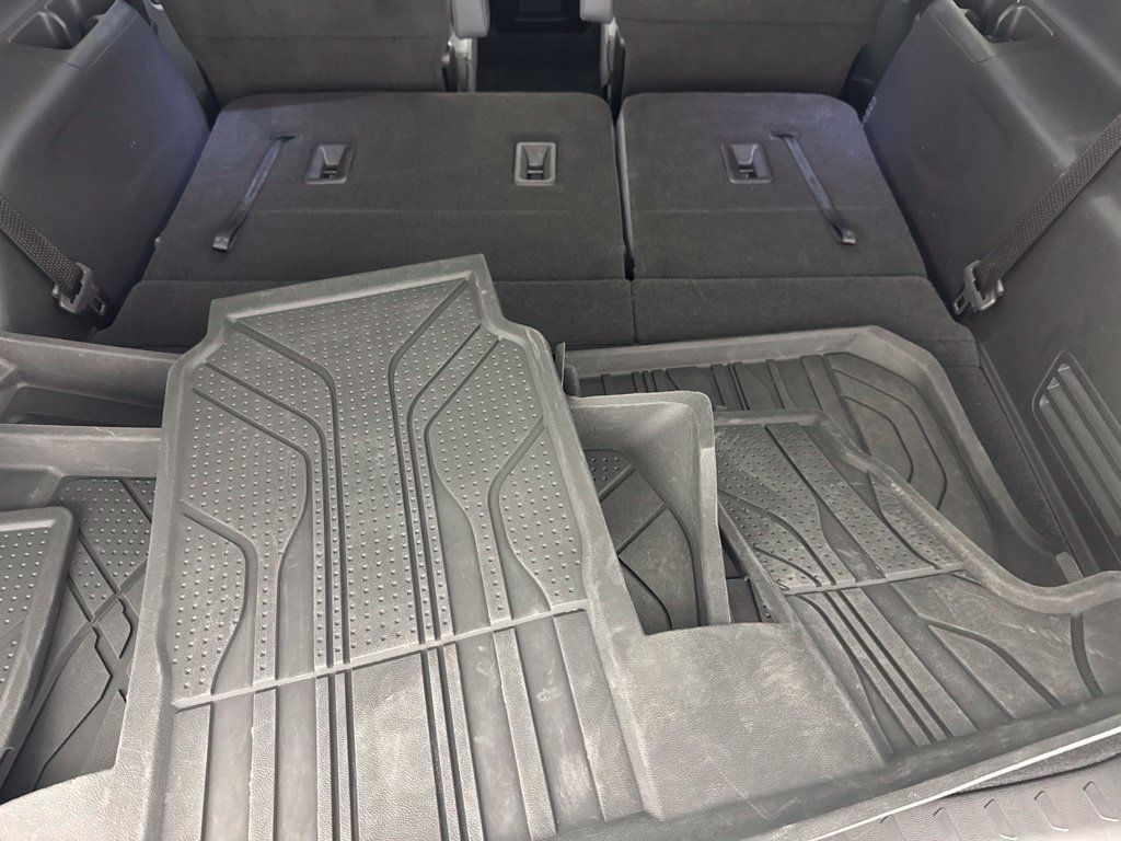 Used 2021 Chevrolet Traverse Premier AWD/4WD image 31