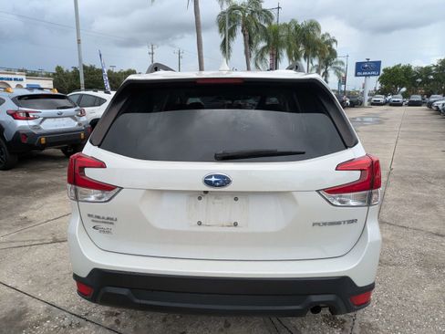 Certified 2023 Subaru Forester Premium AWD/4WD image 6