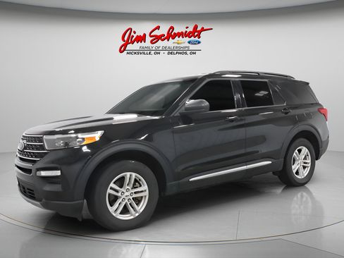 Used 2024 Ford Explorer XLT w/ Equipment Group 202A AWD/4WD image 2