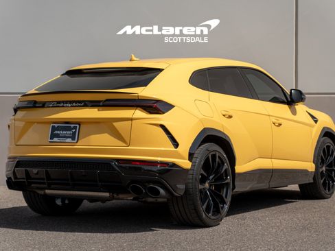 Used 2021 Lamborghini Urus AWD/4WD image 7