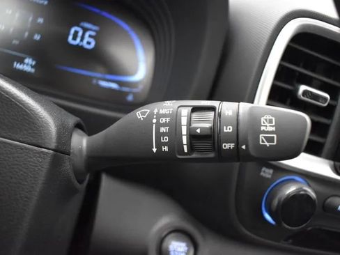 Used 2025 Hyundai Venue SEL image 27