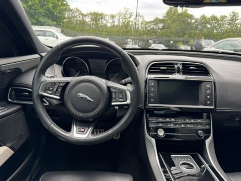Used 2018 Jaguar XE S AWD/4WD image 32