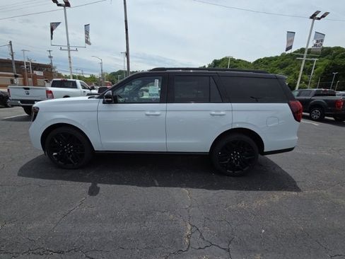 New 2026 Ford Expedition Platinum w/ Stealth Performance Package AWD/4WD image 4