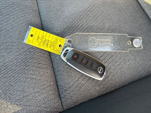 Used 2024 Nissan Rogue SV image 30