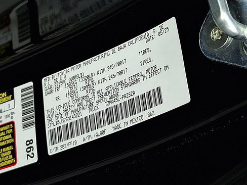 Used 2025 Toyota Tacoma SR5 AWD/4WD image 27
