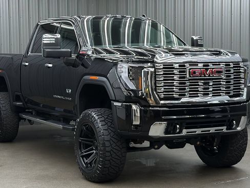 Used 2026 GMC Sierra 3500 Denali w/ Denali Reserve Package AWD/4WD image 7