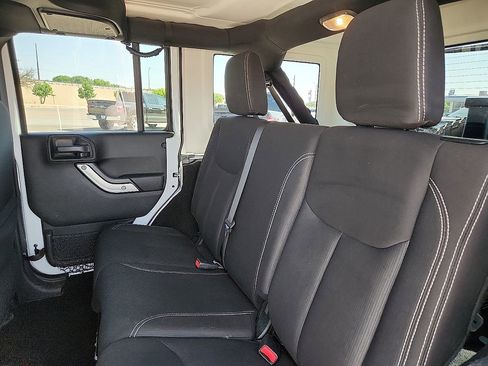 Used 2017 Jeep Wrangler Unlimited Sahara AWD/4WD image 5