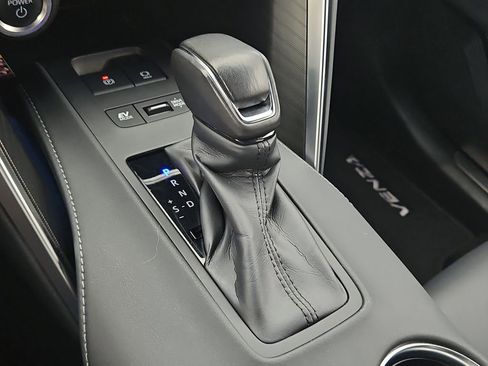 Used 2023 Toyota Venza XLE image 23