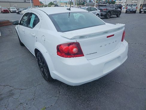 Used 2014 Dodge Avenger SE w/ Blacktop Package FWD image 4