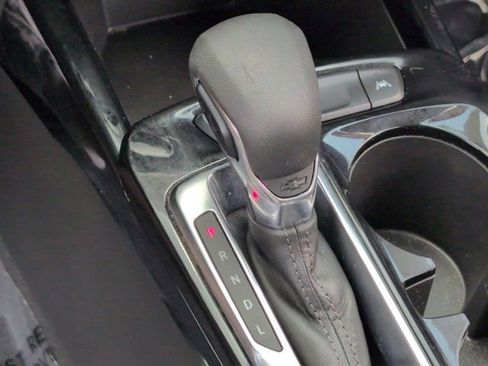 Used 2025 Chevrolet Trax LT w/ LT Convenience Package FWD image 19