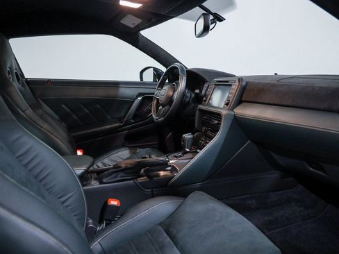 Used 2021 Nissan GT-R Premium AWD/4WD image 25