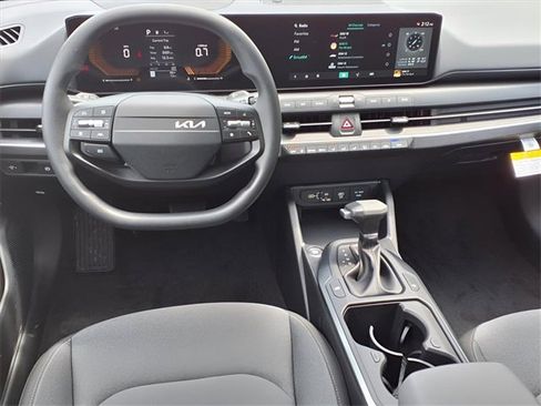 New 2025 Kia K4 LXS image 5