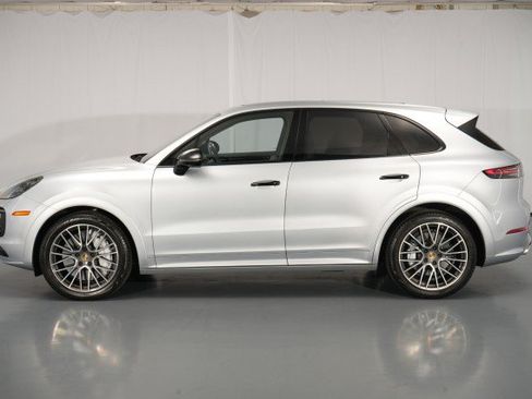 Used 2019 Porsche Cayenne Turbo AWD/4WD image 2