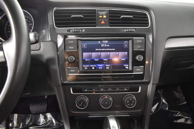 Used 2020 Volkswagen Golf 4-Door FWD image 18